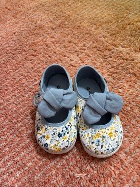 Baby Girls Floral Mary Jane Shoes with Blue Bow
